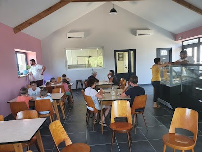 Armand et Marie, Marchand de Glaces à Hures-la-Parade