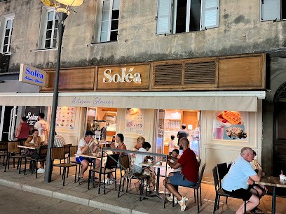 Le Glacier, Marchand de Glaces à L'Île-Rousse